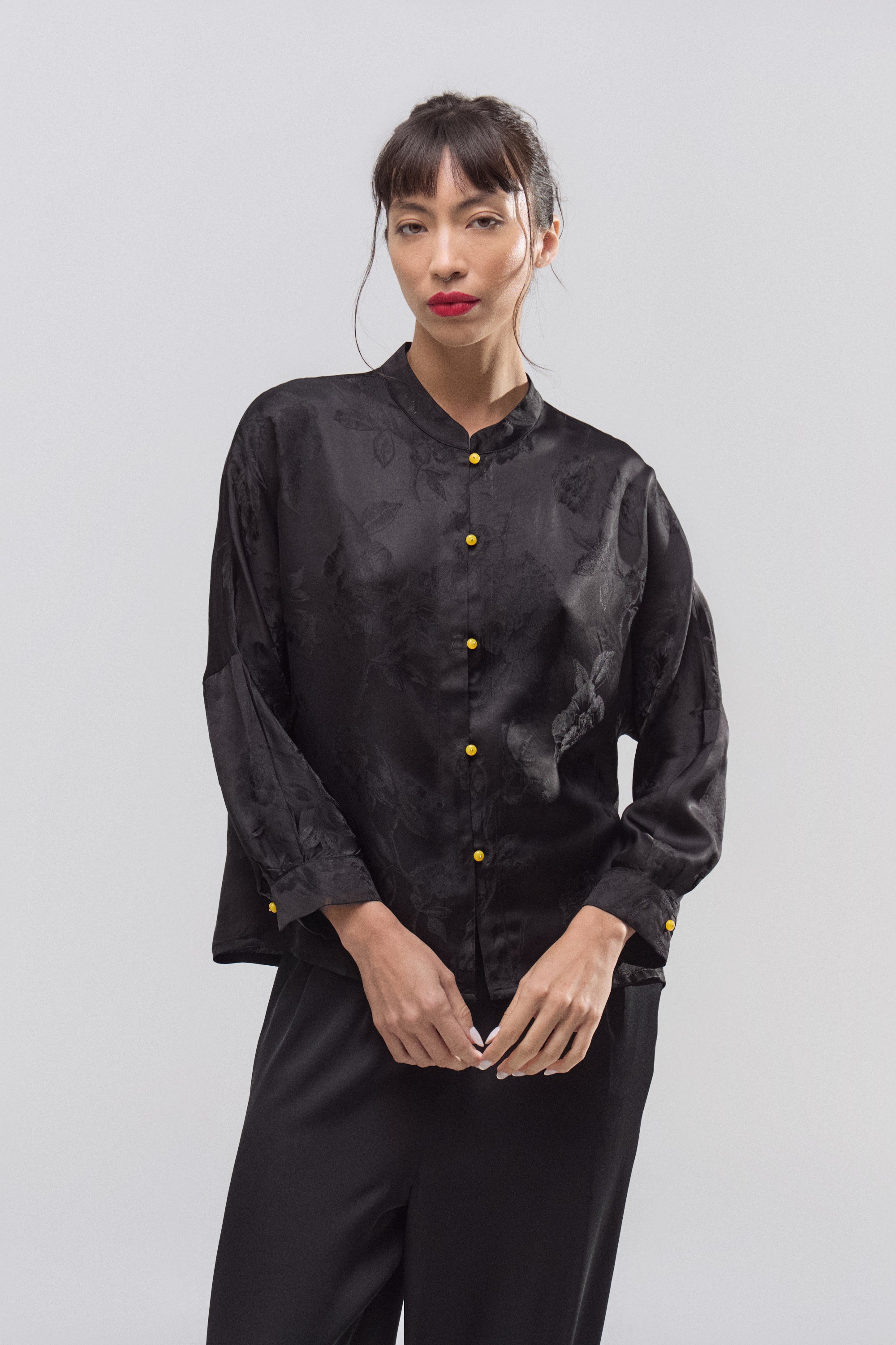 Blusa Noir de Seda Jacquard