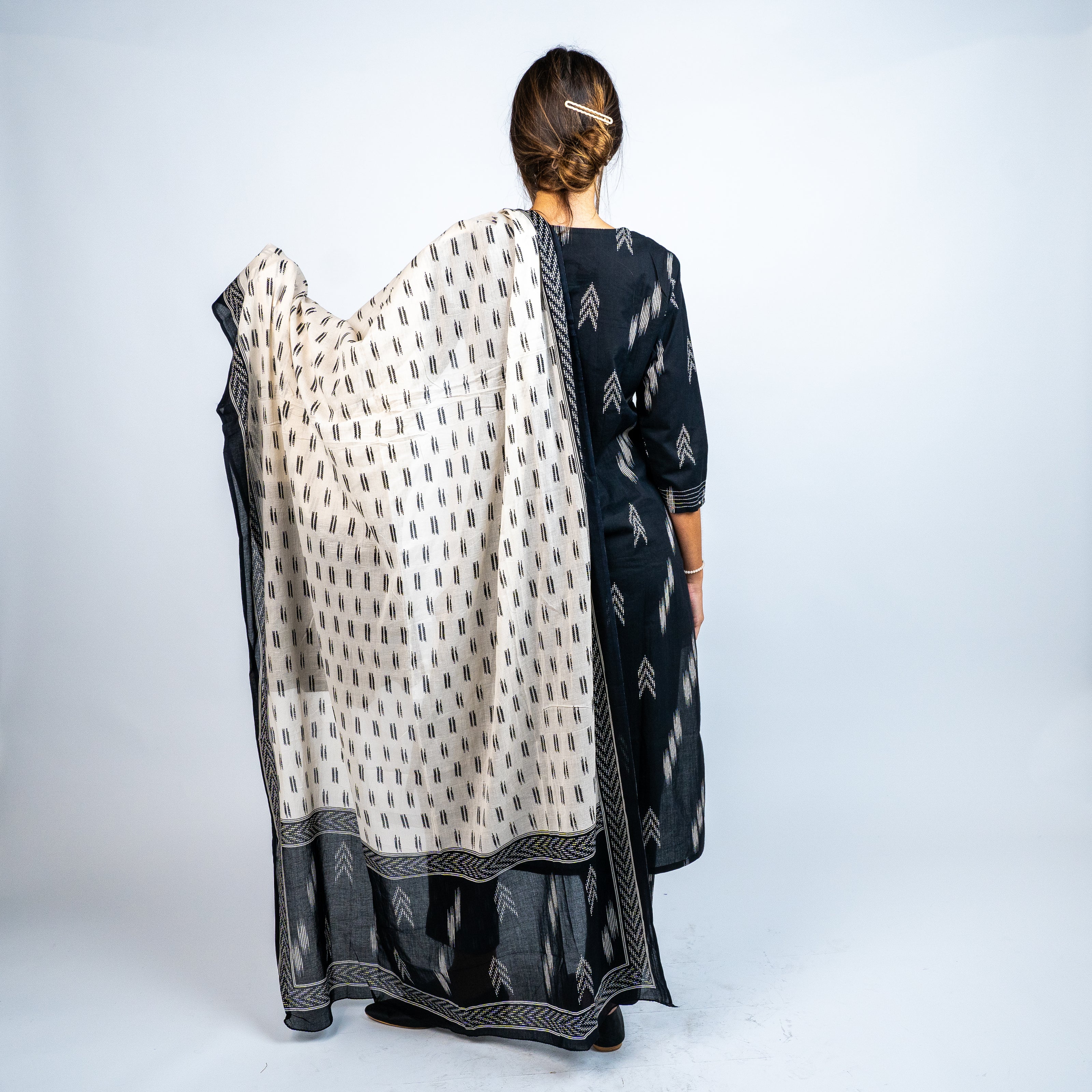 SET KURTA ESTAMPADA CON PANTALON Y DUPATA