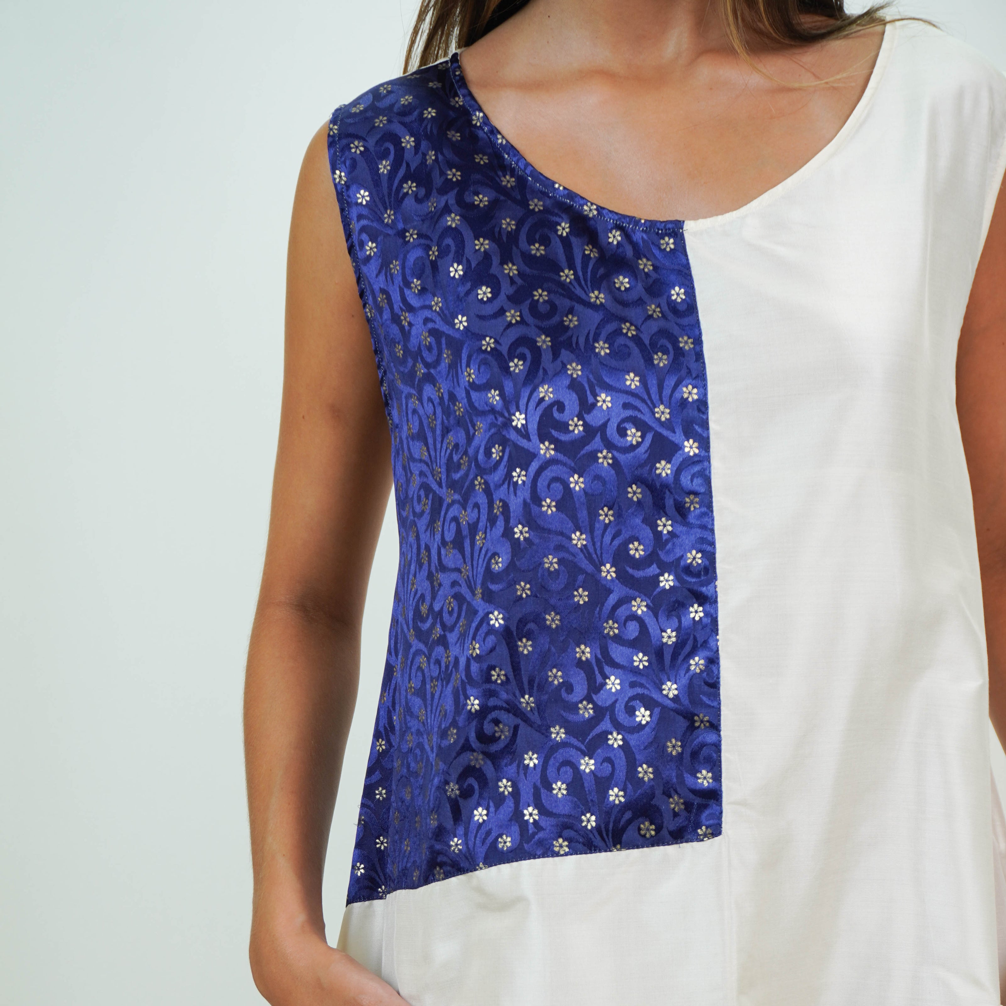 Vestido Largo de Seda Natural Off White Combinado – Elegancia sin Esfuerzo