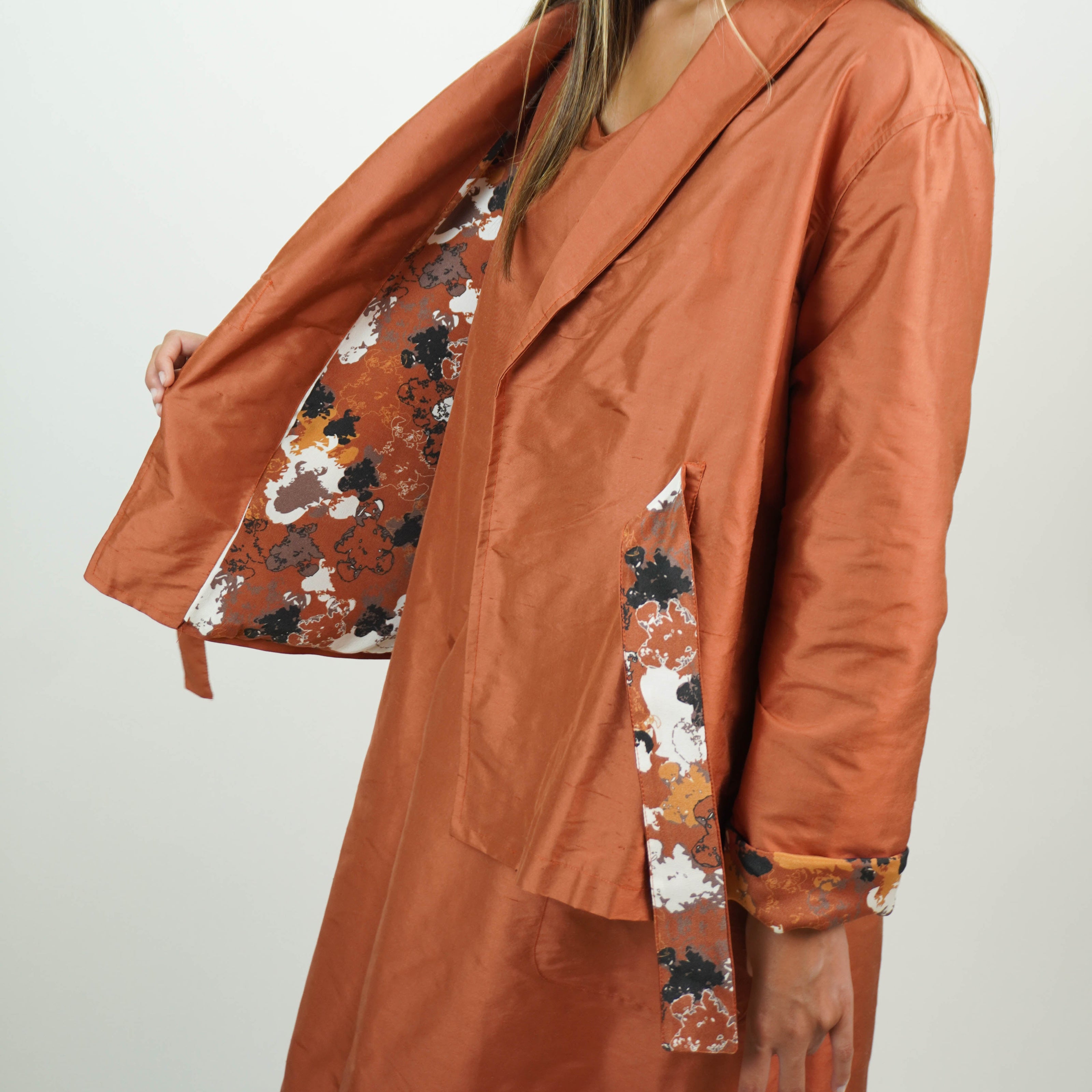Set Exclusivo de Vestido y Chaqueta en Shantung de Seda – Edición Limitada