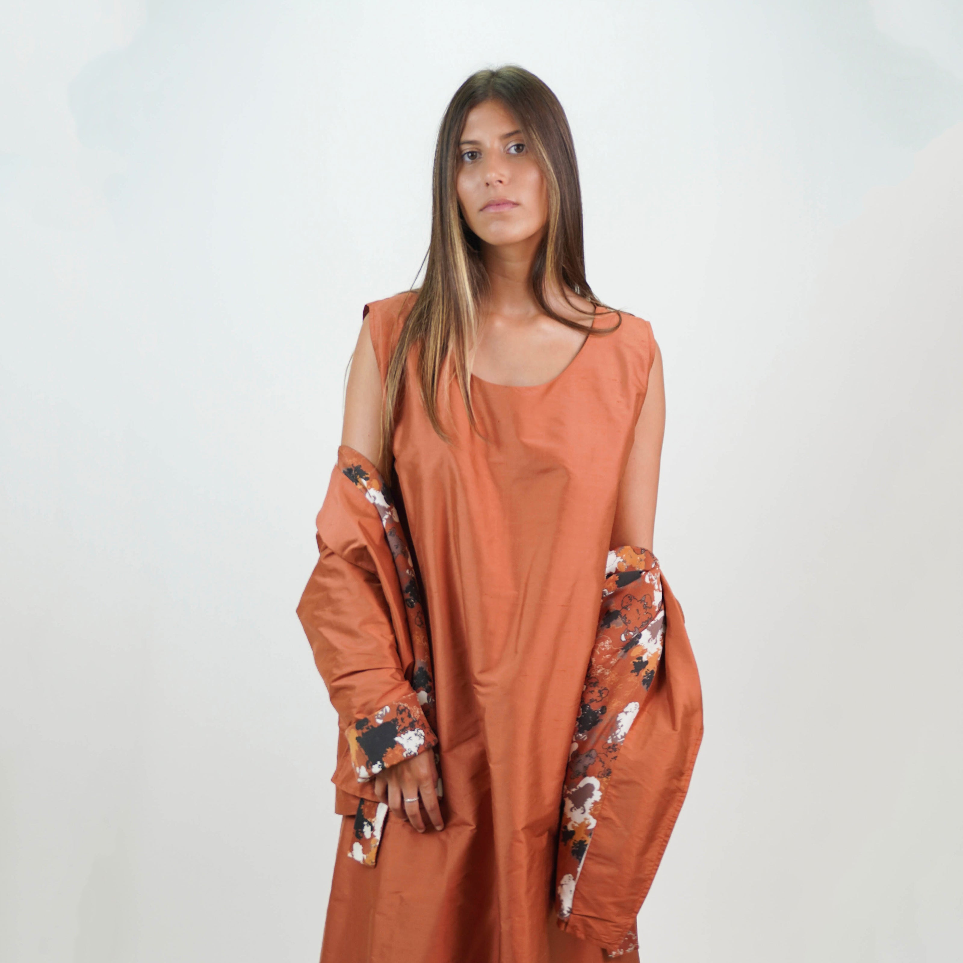 Set Exclusivo de Vestido y Chaqueta en Shantung de Seda – Edición Limitada