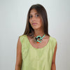Vestido de Shantung de Seda Natural con Collar Artesanal – Edición Limitada