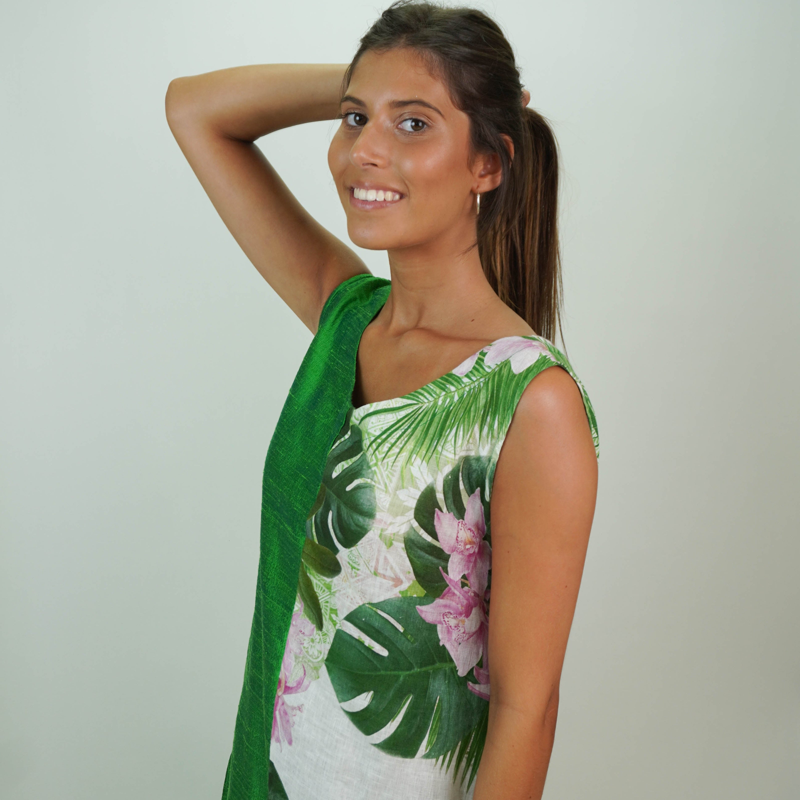 Vestido Exclusivo en Lino Belga y Shantung de Seda – Elegancia y Distinción
