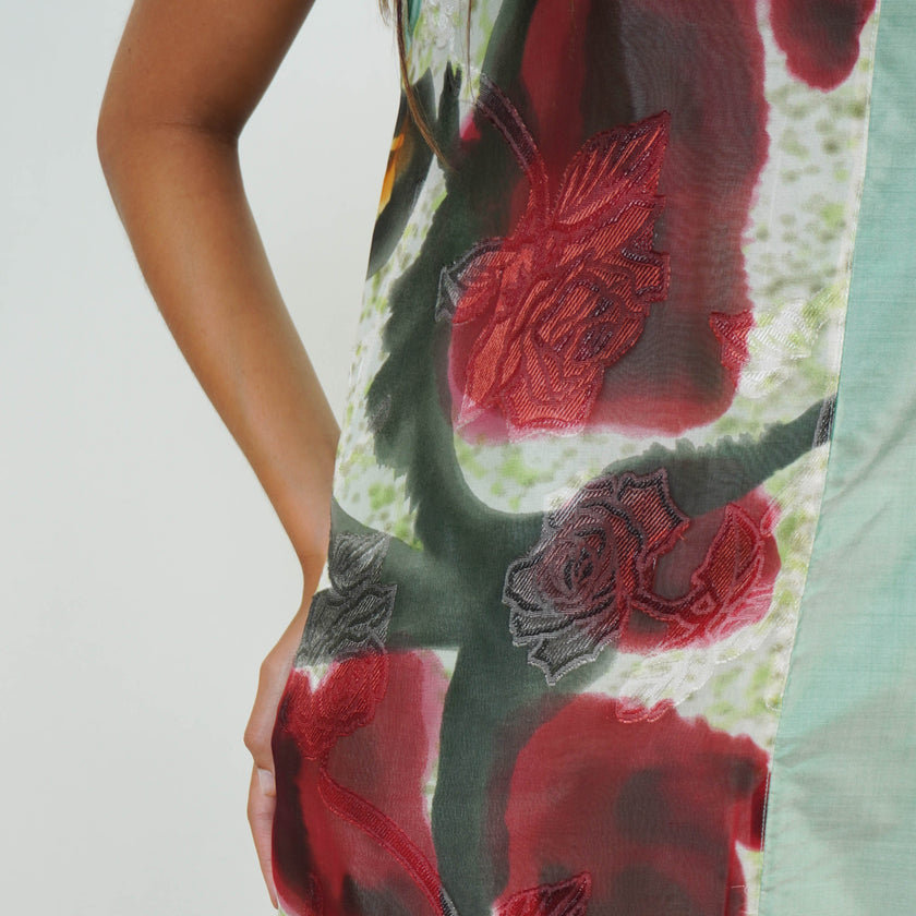 Vestido en Shantung de Seda con Recortes Estampados
