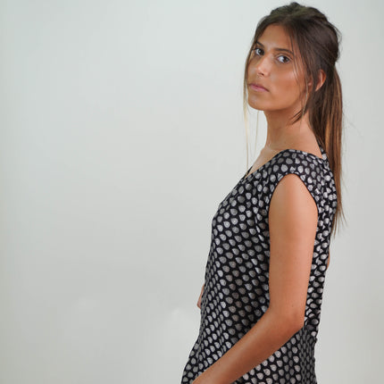Túnica de Seda Natural Estampada Negro Plata – Sofisticación Artesanal con Sello de India