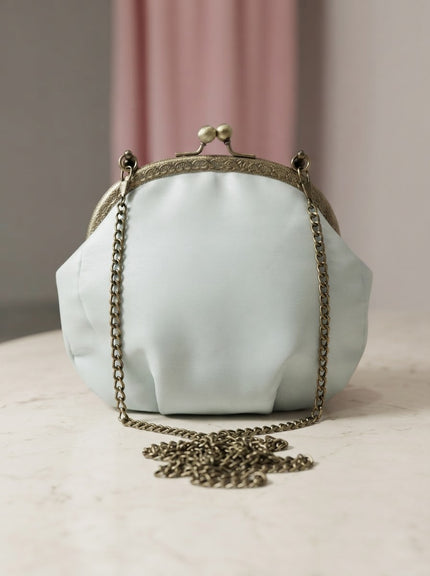Cartera de seda bordada a mano — Jardín de Margaritas